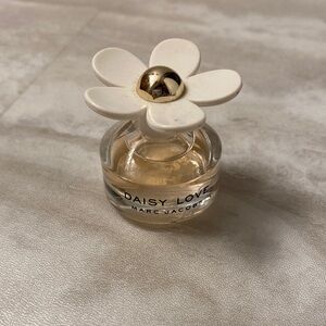 Marc Jacobs Daisy Love Fragrance - Cream and Gold
